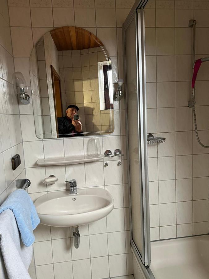Doppelzimmer Nr 4 *
